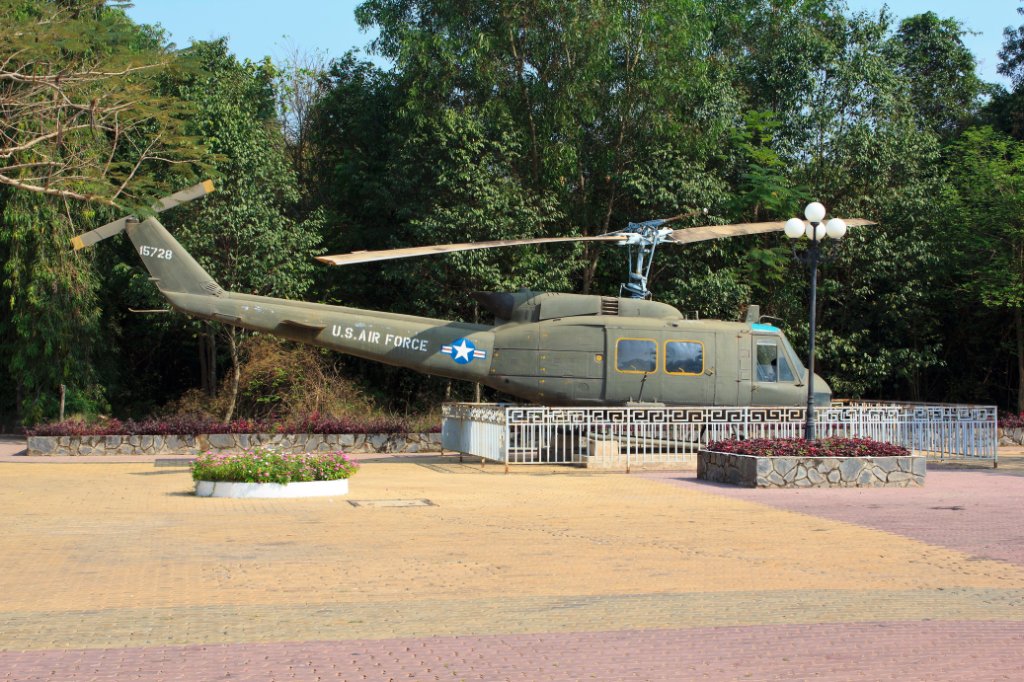 24-Captured US helicopter.jpg - Captured US helicopter